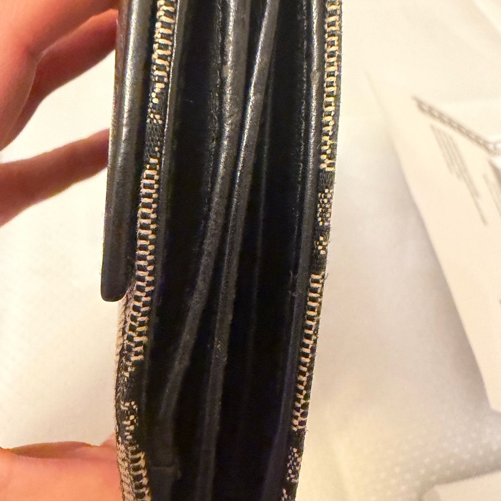 Gucci Beige and Black Monogram with Gold Hardware Wallet - Picture 8 of 11